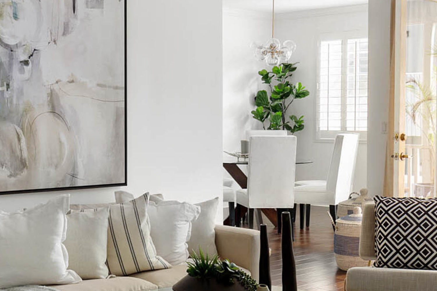 who pays for real estate photography