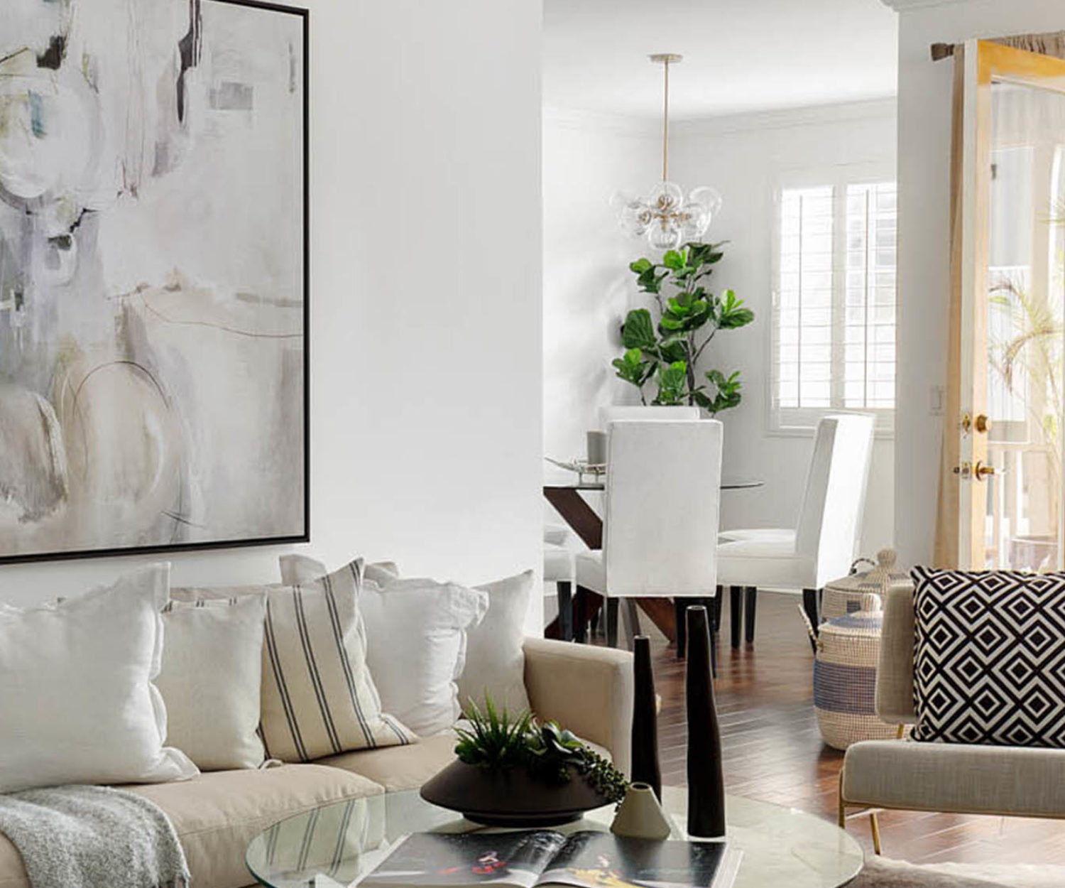 who pays for real estate photography