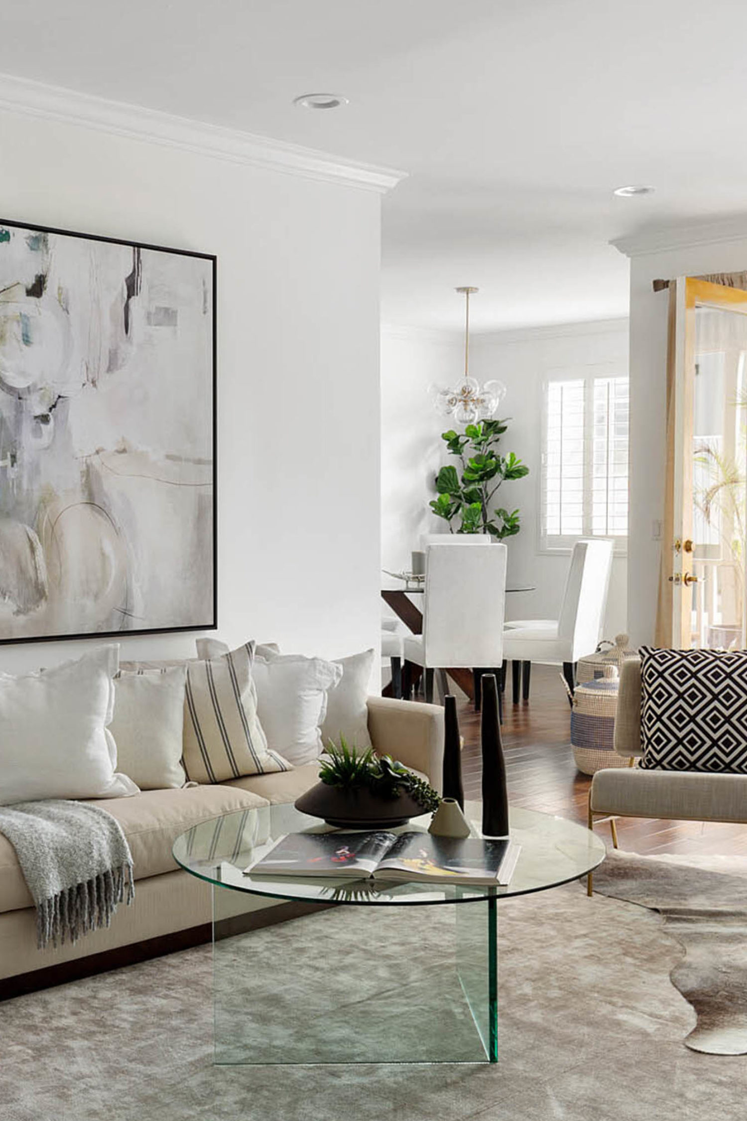 who pays for real estate photography